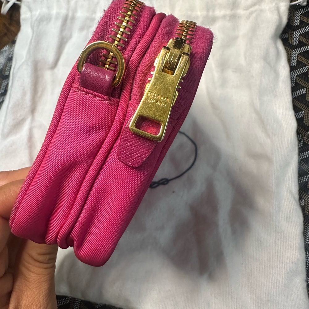 Prada Fuchsia Crossbody Bag with Nylon Material and Signature Logo - Picture 4 of 12